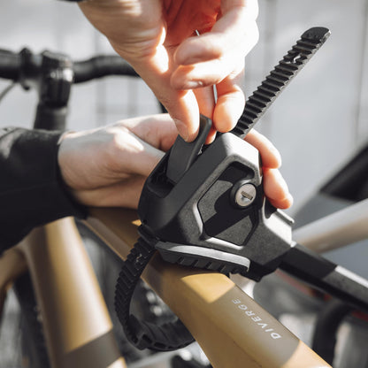 Thule EasyFold 3 Fahrradträger, Anhängerkupplung, 2–3 Fahrräder, schwarz