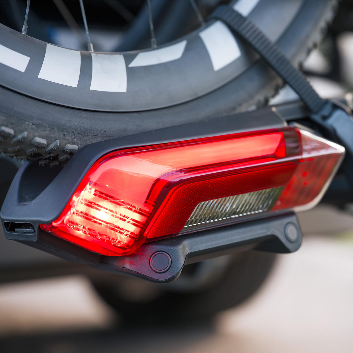 Thule Epos ParkSecure Fahrradträger, Anhängerkupplung, 3 Fahrräder, klappbar, Parksensoren, schwarz
