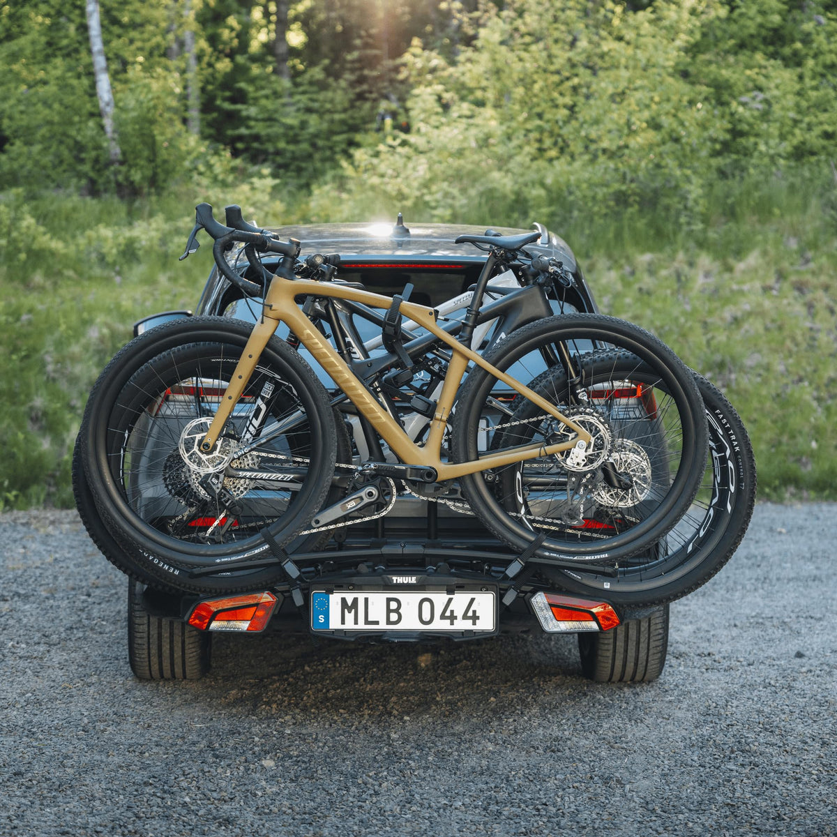 Thule EasyFold 3 Fahrradträger, Anhängerkupplung, 2–3 Fahrräder, schwarz